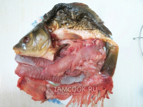 Разделанная рыба на мясо, кожу и кости