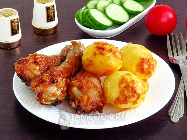 Фото куриных голеней с картофелем, запечённых в аэрогриле