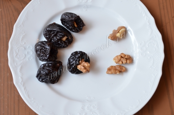 Фарширование чернослива грецкими орехами