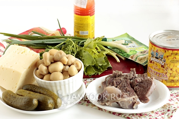 Ингредиенты для мясного салата с грибами