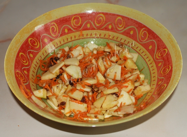 Фруктовый салат из моркови и яблок