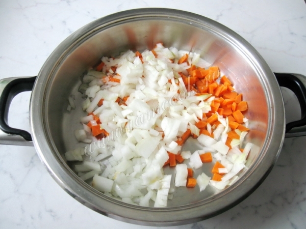 Обжарка моркови с луком