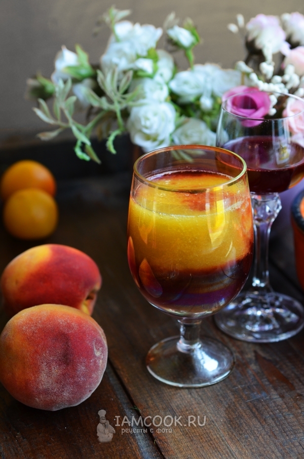 Фото персикового коктейля с красным вином
