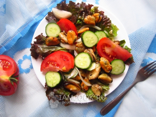 Фото салата с мидиями и овощами