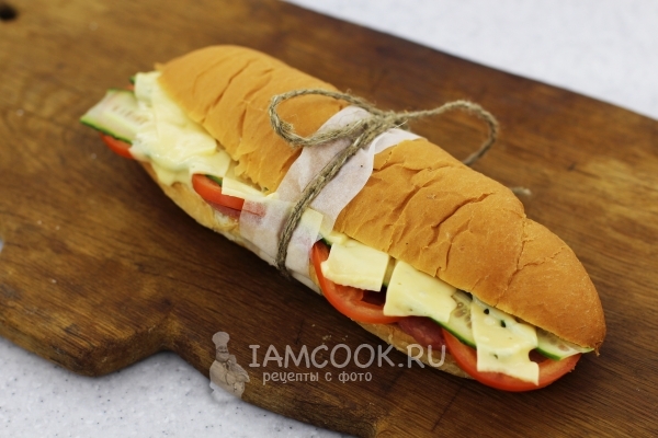 Фото сэндвича с колбасой