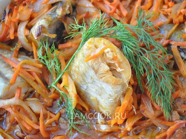 Рецепт минтая в духовке с морковью и луком