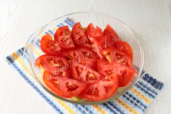Выложить помидоры