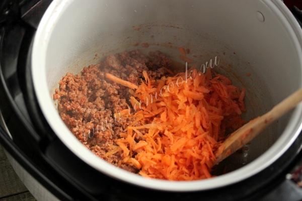 Для обжарки с фаршем как тереть морковь. Что сварить когда у тебя только фарш морковка лук и лапша. Рис с луком и морковью в мультиварке