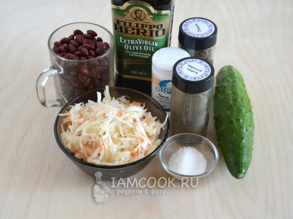 Ингредиенты для салата из квашеной капусты с огурцом и фасолью