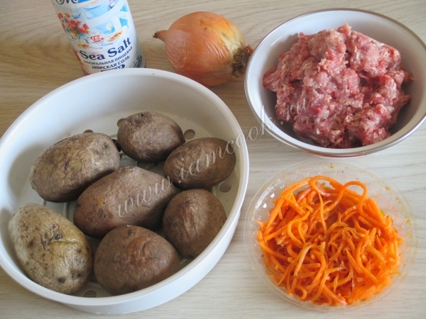 Ингредиенты для картофельного рулета с фаршем