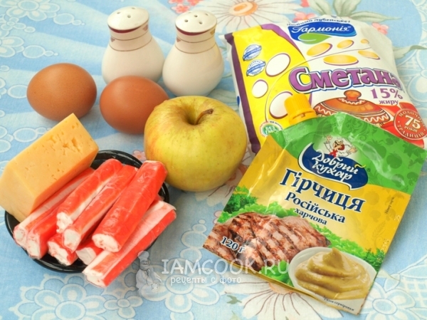 Ингредиенты для салата с крабовыми палочками и яблоками
