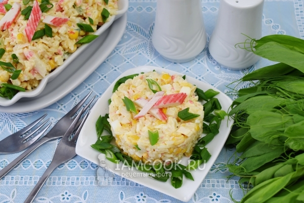 Рецепт крабового салата с рисом и кукурузой