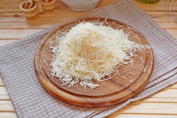 Сыр пармезан, тертый