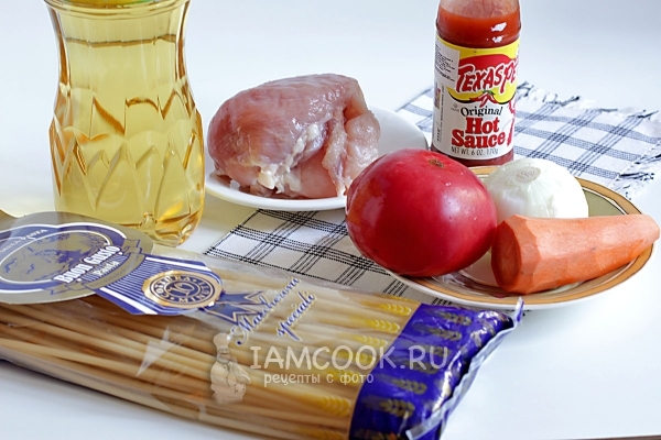 Ингредиенты для макарон с куриным филе и овощами