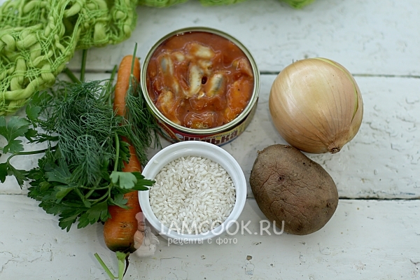 Ингредиенты для супа из кильки в томатном соусе