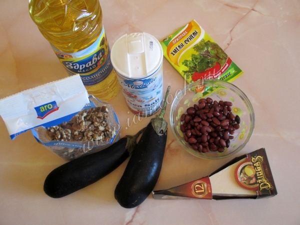 Ингредиенты для рулетиков из баклажанов с орехами