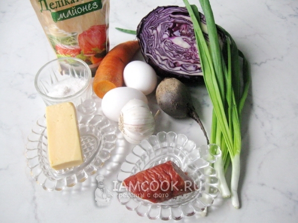 Ингредиенты для салата из краснокочанной капусты с сыром