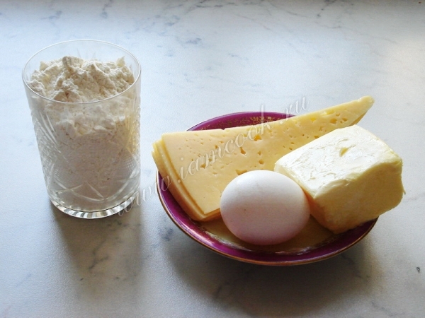 Ингредиенты для крекеров с сыром