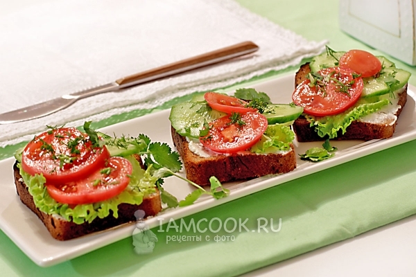 Фото бутербродов с мягкой брынзой и овощами
