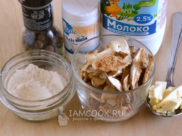 Ингредиенты для грибного соуса из сушеных грибов