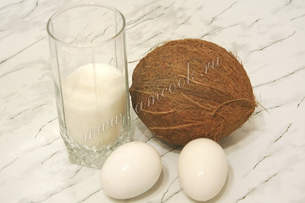 Ингредиенты для кокосового печенья из свежей кокосовой стружки