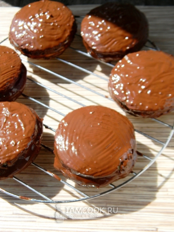 Покрыть печенье шоколадом