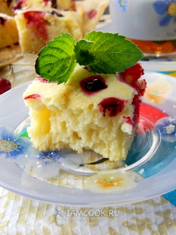 Фото пирога с ягодами в духовке