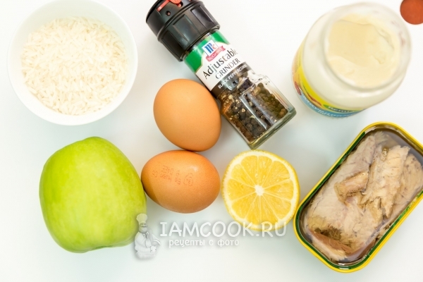 Ингредиенты для салата из консервированной скумбрии