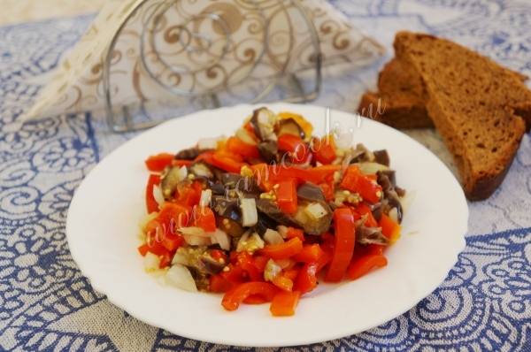 Рецепт салата с баклажанами и сладким перцем
