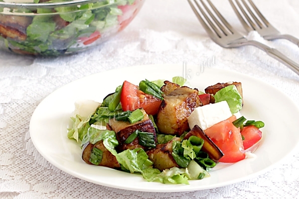Рецепт салата из жареных баклажанов с помидорами и зеленью