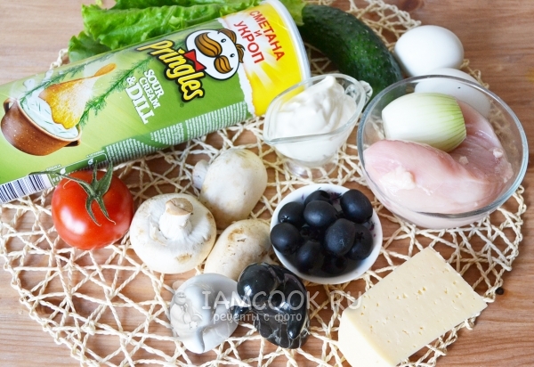Ингредиенты для салата «Подсолнух» с курицей, чипсами и грибами
