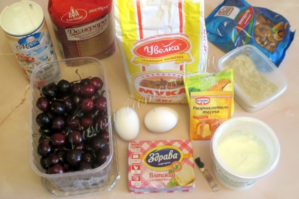 Ингредиенты для вишневого пирога в мультиварке