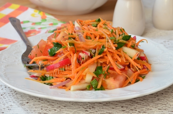 Салат из моркови и редиса фото
