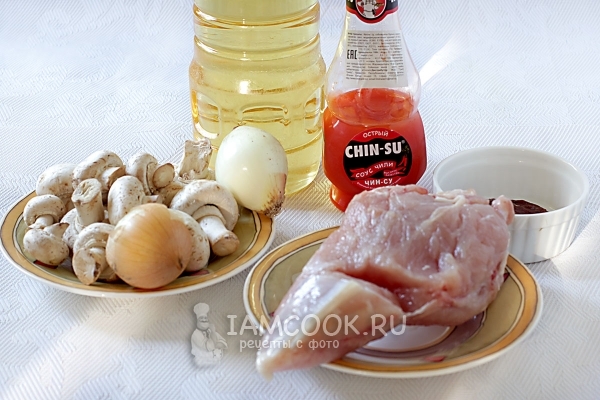 Ингредиенты для куриного филе с грибами в томатном соусе