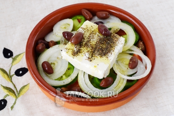 Готовый греческий салат с сыром фета