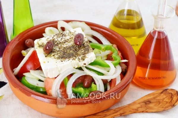 Фото греческого салата с сыром фета