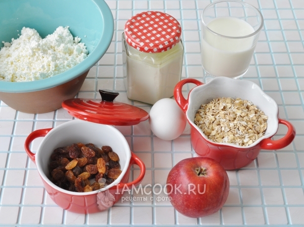 Ингредиенты для геркулесовой запеканки с изюмом, яблоками и творогом