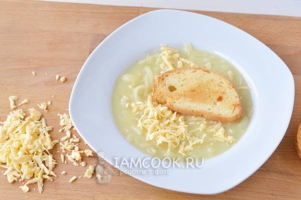 Положить в суп гренку и сыр