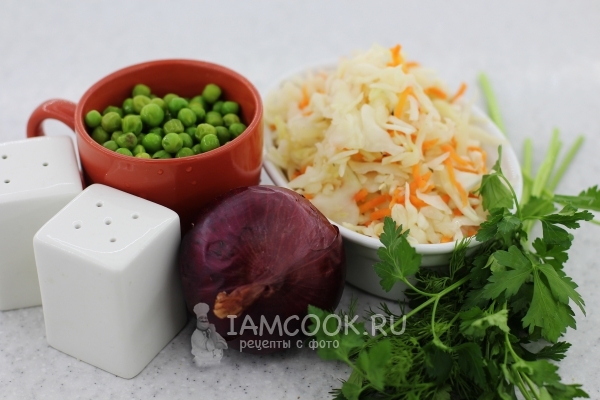 Ингредиенты для салата с зеленым горошком и капустой