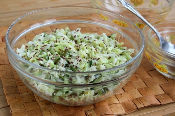 Рецепт салата из свежей капусты с огурцом