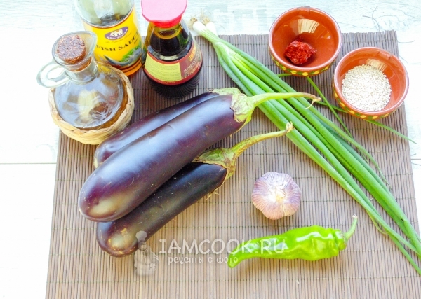 Ингредиенты для Gaji-namul или баклажанов по-корейски