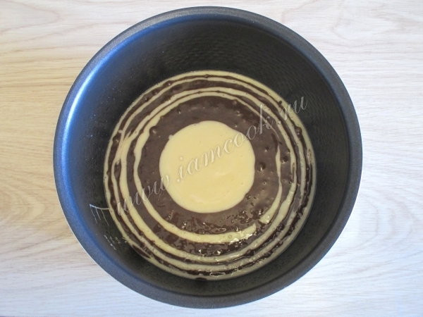 Тесто для торта Зебра в чаше мультиварки