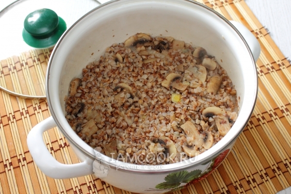 Рецепт гречневой каши с грибами и луком