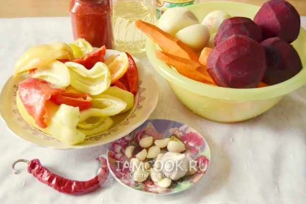 Ингредиенты для борщевой заправки с томатной пастой на зиму