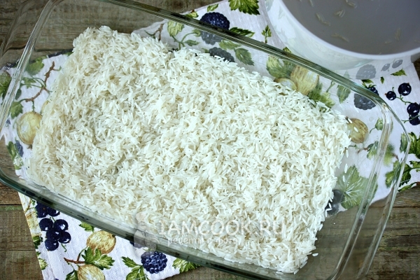 Уложить в форму рис