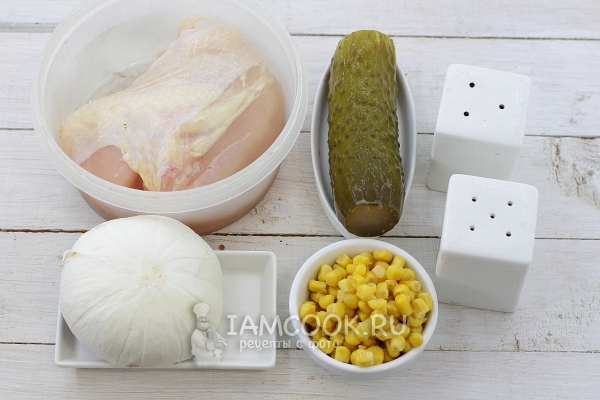 Ингредиенты для слоеного салата с курицей и грибами