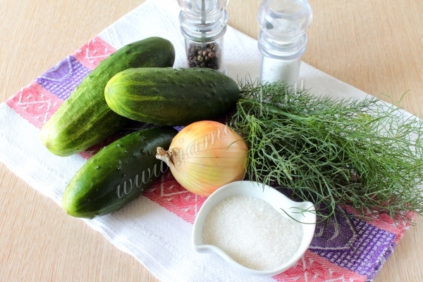 Ингредиенты для салата «Зимний король» из огурцов на зиму