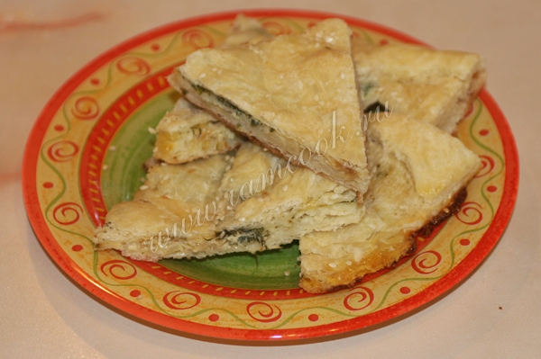Пирог с луком и яйцом, фотография