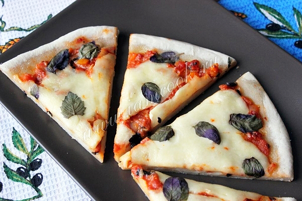 Фото итальянской пиццы «Маргарита»