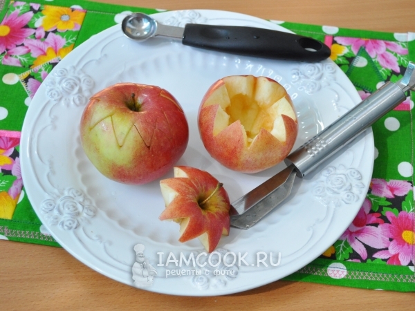 Вырезать у яблока сердевину